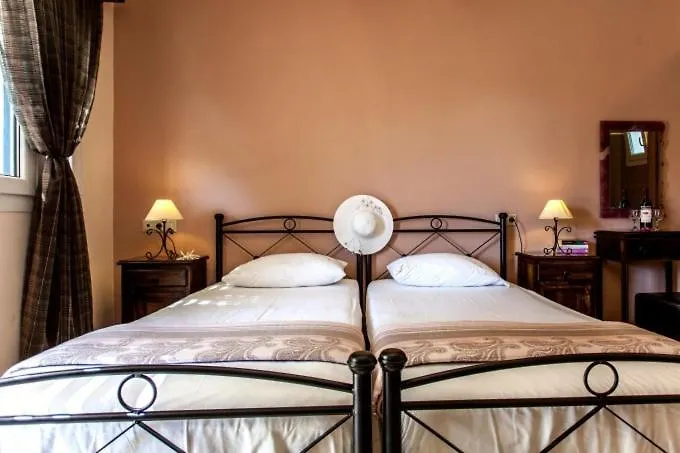 Maragas Naxos Campo de lujo